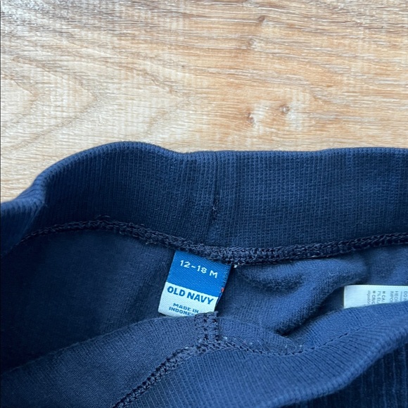 Old Navy Kids Black Bear Hoodie and Joggers - Picture 2 of 5